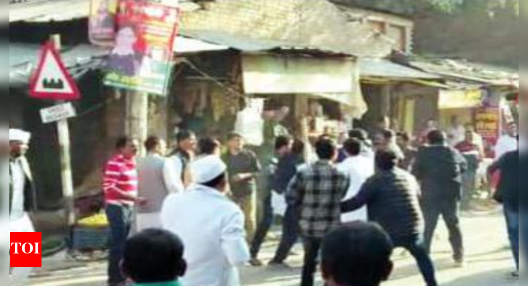 कौशाम्बी में भारत जोड़ो यात्रा के दौरान कांग्रेस कार्यकर्ता आपस में भिड़े |  इलाहाबाद समाचार – टाइम्स ऑफ इंडिया