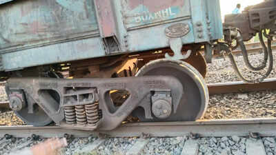 Empty wagon derails near Prayagraj in Uttar Pradesh, traffic normalized within two hours
