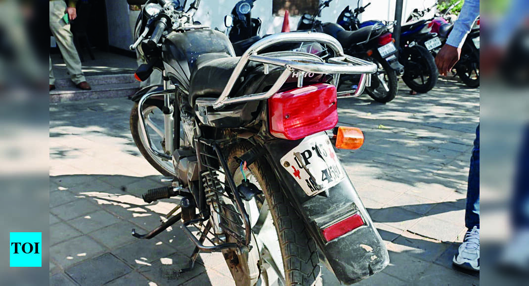 Woman, 5-yr-old Daughter Die As Truck Rams Into Bike | Ghaziabad News ...