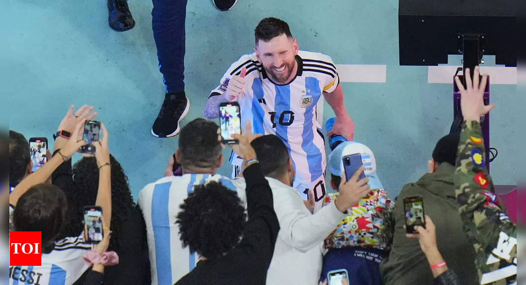 Messi mania for ticketless fans outside FIFA World Cup stadium in Qatar | Football News