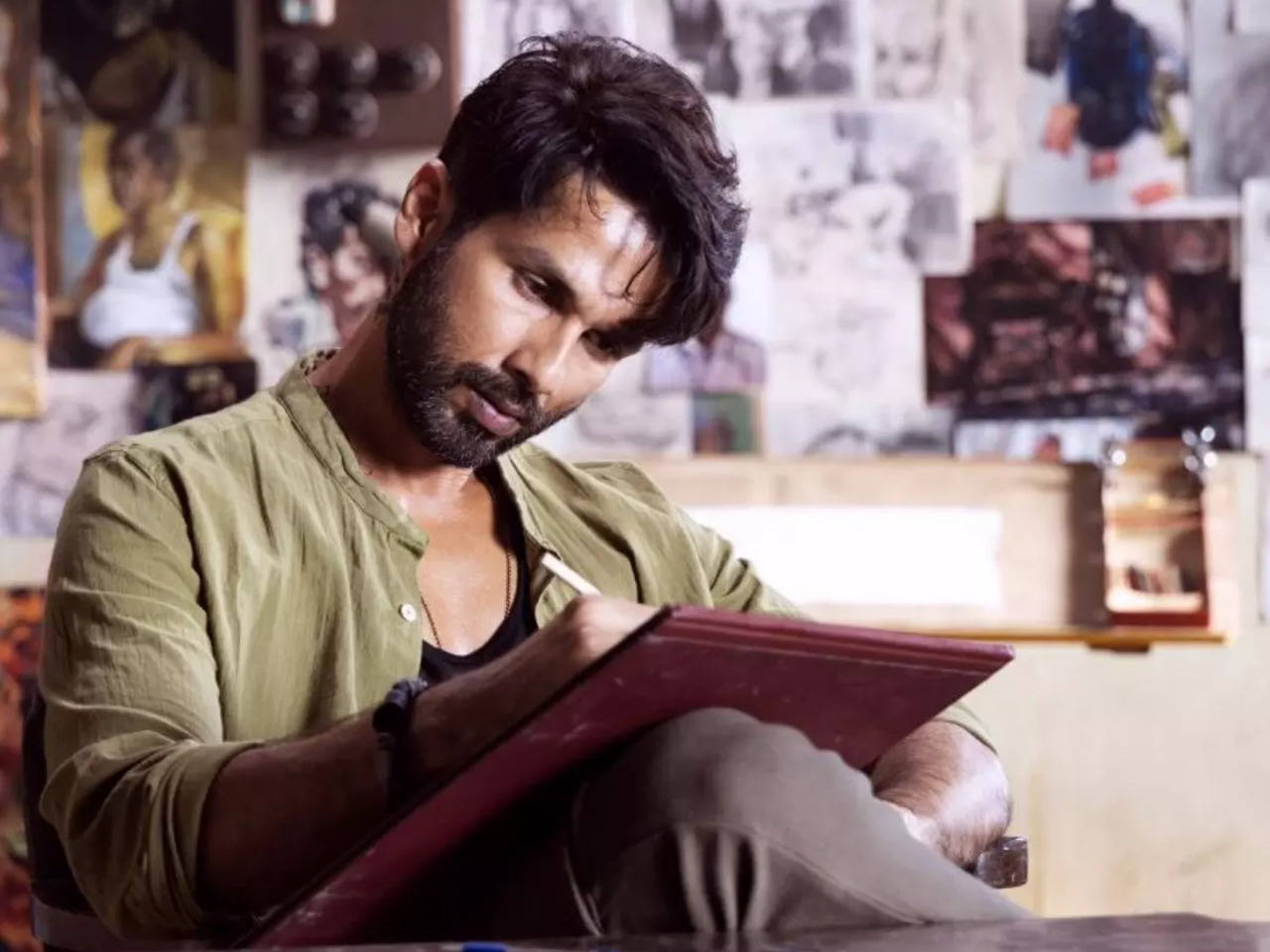 Raj and DK's 'Farzi' starring Shahid Kapoor expected to release in ...