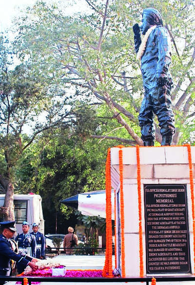 District pays homage to 1971 war heroes