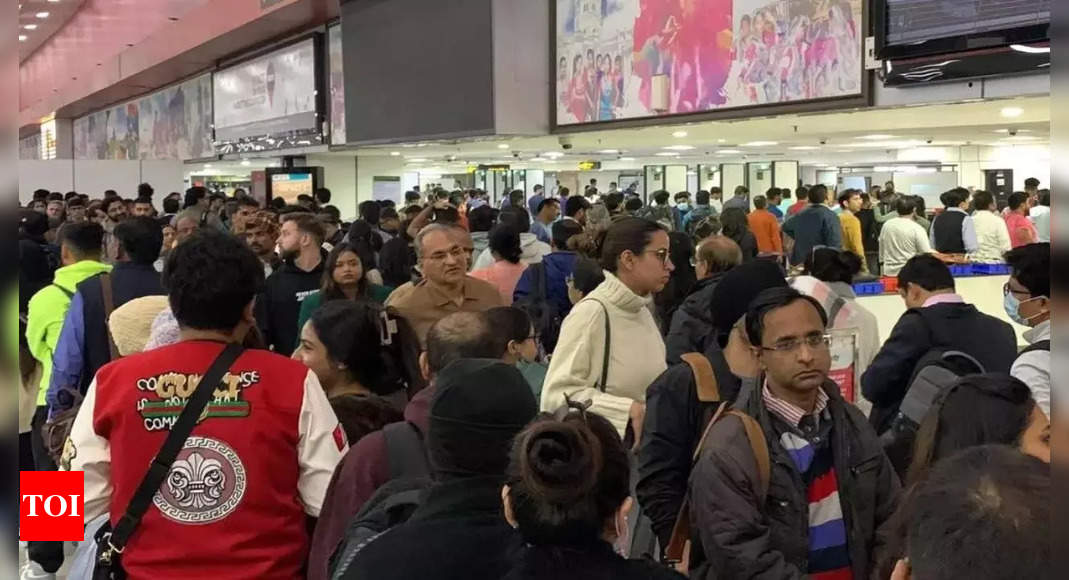 भारत ने साल के अंत में यात्रा की भीड़ को कम करने के लिए दिल्ली हवाई अड्डे पर सुविधाओं को बढ़ाया