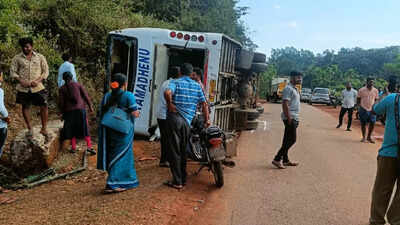 Over dozen school students, a teacher injured after bus topples in Karnataka