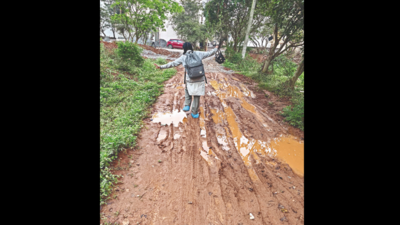 Civic bodies ignore slushy roads in RR Nagar