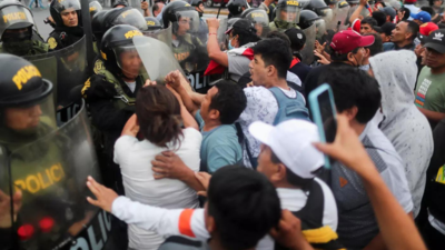 Peru protests blockade roads, force five airports to close