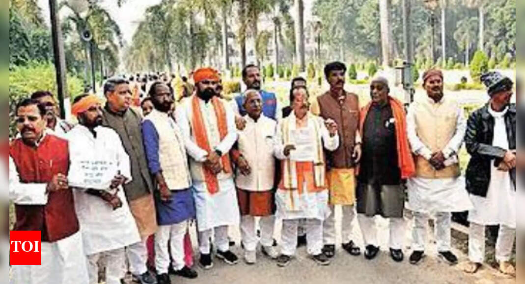 भाजपा ने सारण जहरीली शराब के पीड़ितों के लिए राहत की मांग की, न्यायिक जांच |  पटना समाचार – टाइम्स ऑफ इंडिया