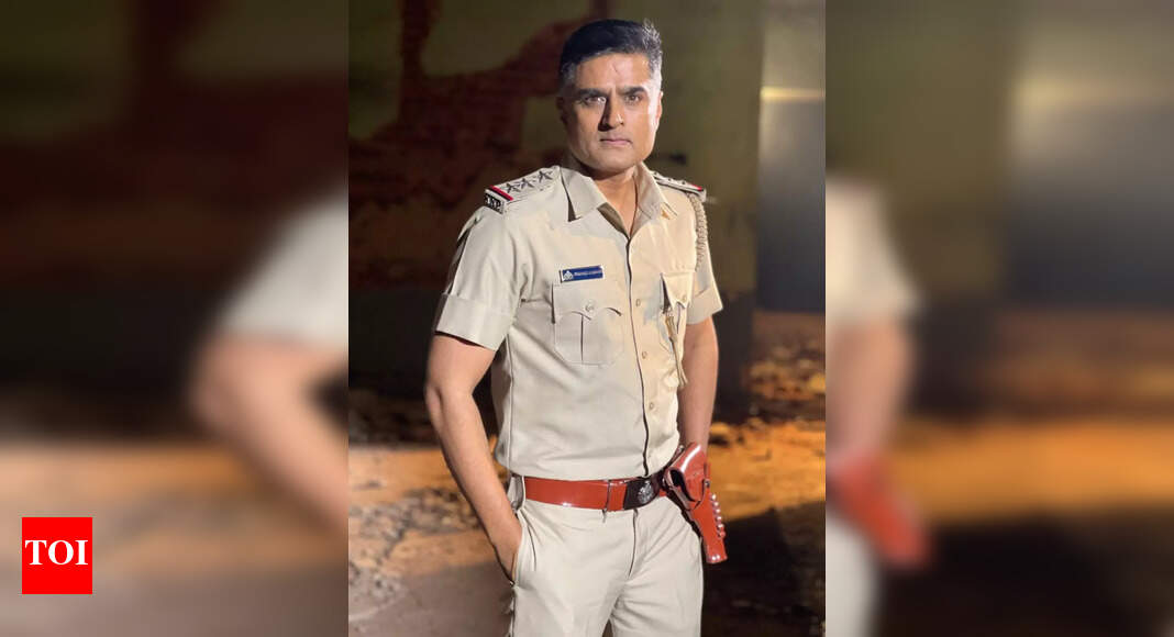 Prashanth Sambargi makes his Sandalwood debut as a cop - Times of India