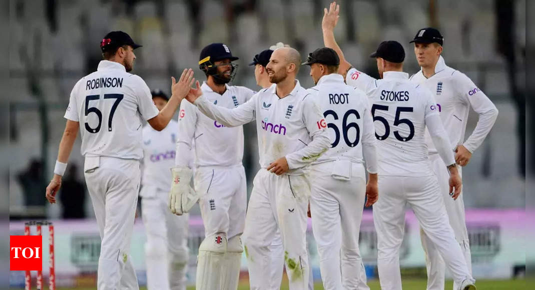 England dismiss Pakistan for 304 on opening day of third Test | Cricket News – Times of India