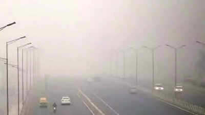 Mercury dips for the third day, AQI turns ‘very poor’ in Delhi