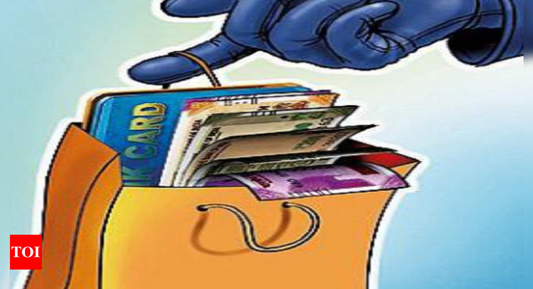 in-bengaluru-bank-clerk-accused-of-stealing-rs-6-lakh-ends-life