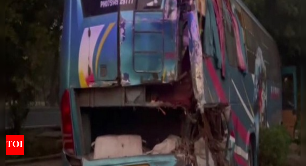 Greater Noida: 20 injured, 2 critical in collision between two buses on ...