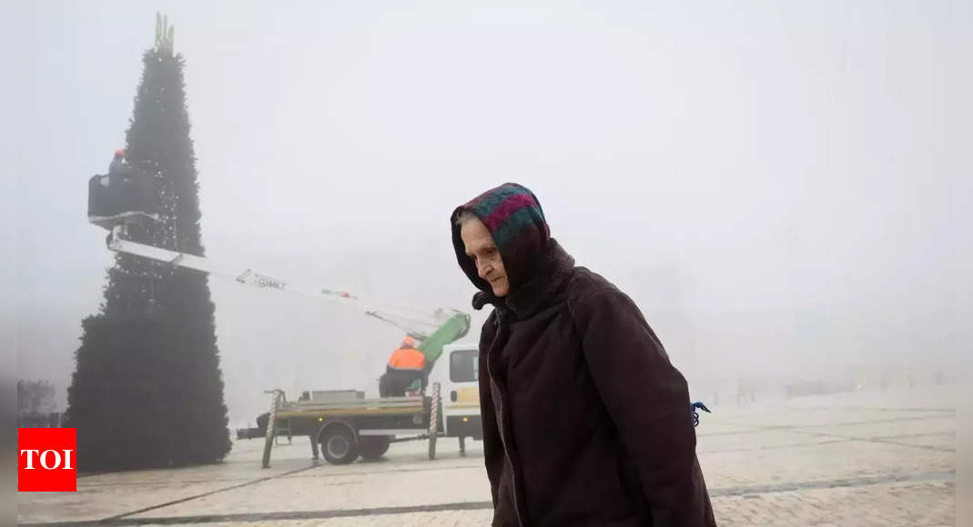 Fog-shrouded Kyiv recovers after Russia strikes, power restored to 6 million – Times of India