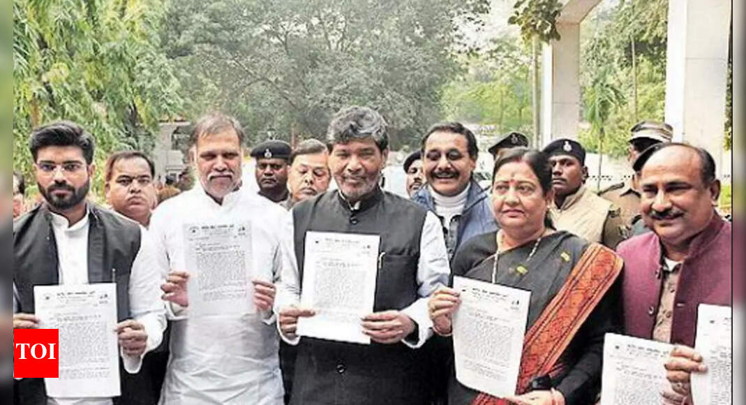 राज्यपाल फागू चौहान से मिले आरएलजेपी सांसद, बिहार में राष्ट्रपति शासन की मांग  पटना समाचार – टाइम्स ऑफ इंडिया