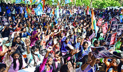 AIDSO condemns fee hike in govt engg colleges