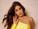 Janhvi Kapoor looks chic in a strapless latex gown, flaunts her sensational beauty in these pictures