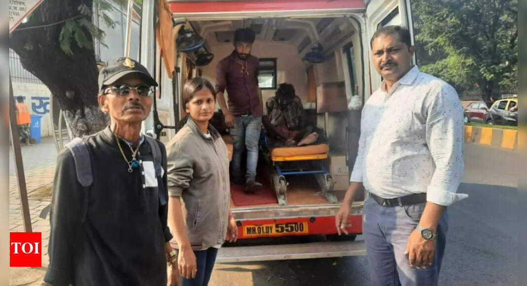 मुंबई में दो साल बाद फुटपाथ पर बेघर व्यक्ति को बचाया गया, आईसीयू में मौत |  नवी मुंबई समाचार – टाइम्स ऑफ इंडिया