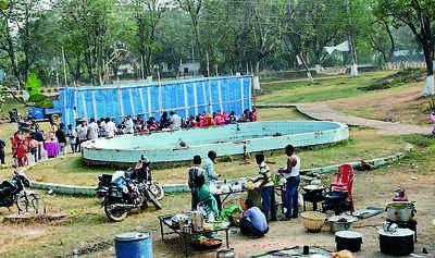 As temperature dips, crowds throng picnic spots in Bokaro