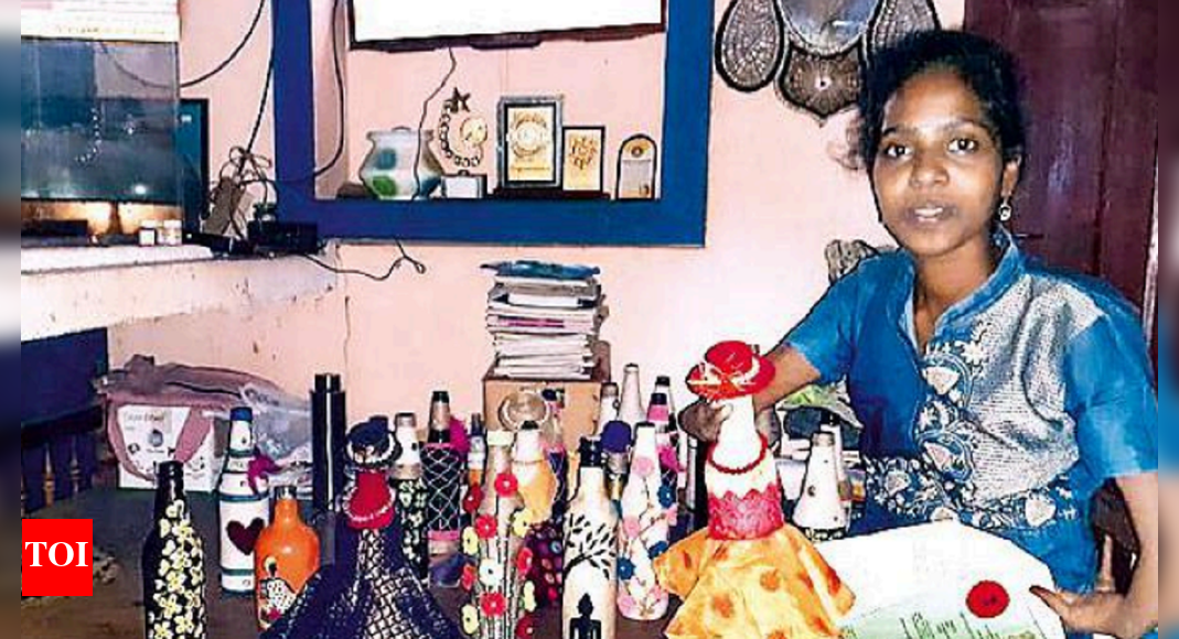 बाधाओं को पार करते हुए, चित्रा ने हस्तनिर्मित बोतल कला के लिए पेटेंट प्राप्त किया |  तिरुवनंतपुरम समाचार – टाइम्स ऑफ इंडिया