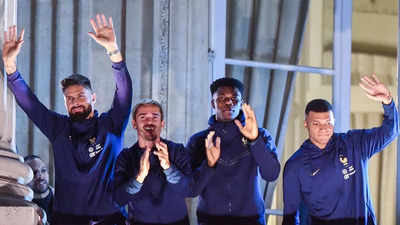 Jubilant welcome for French team on FIFA World Cup return