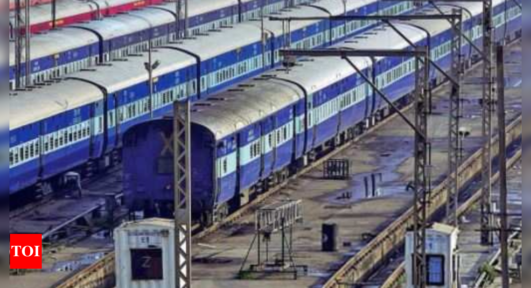 दिल्ली में नौकरी चाहने वालों से करोड़ों के फर्जीवाड़े में ट्रेनों की गिनती कराई |  दिल्ली समाचार – टाइम्स ऑफ इंडिया