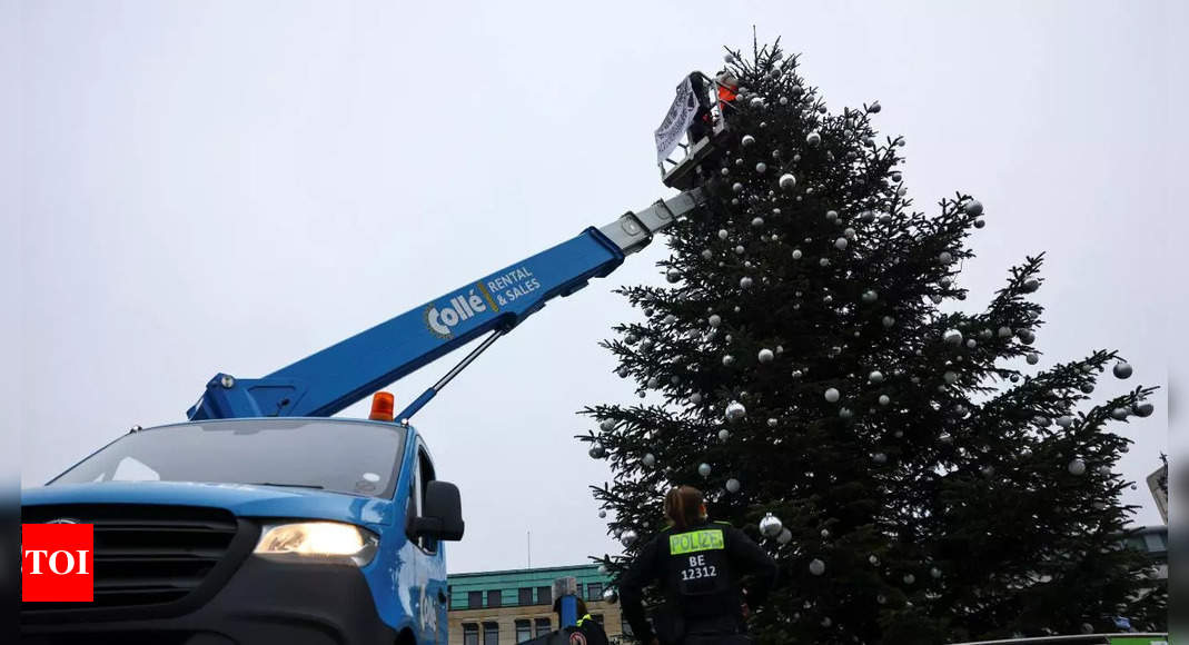 Climate activists decapitate prominent Berlin Christmas tree – Times of India