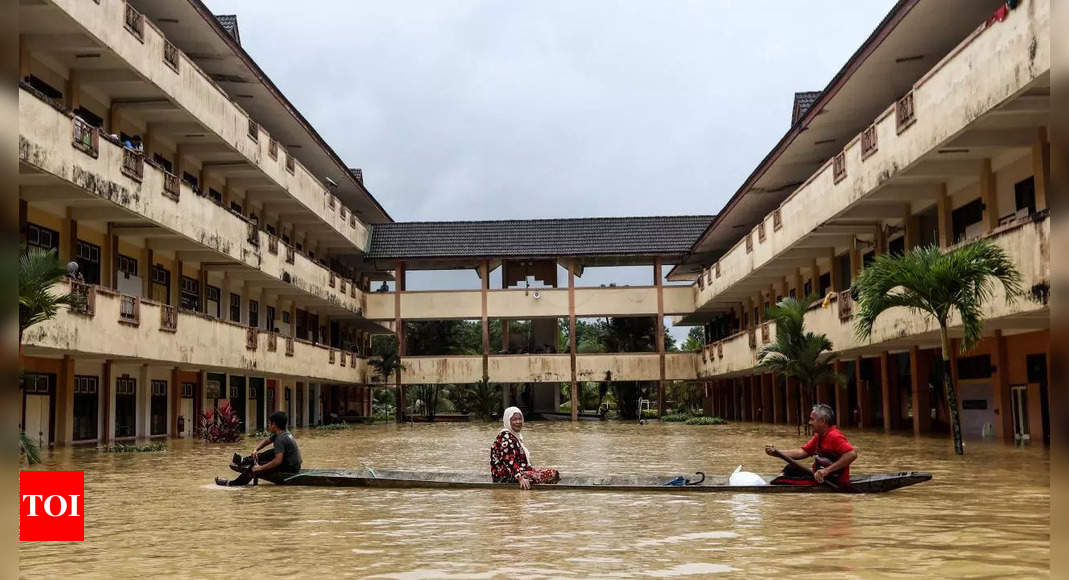 Five dead, more than 70,000 evacuated in Malaysia floods – Times of India