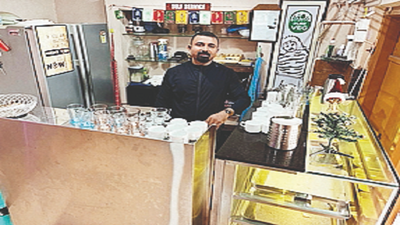 Cafe owner feeds the needy in Mangaluru
