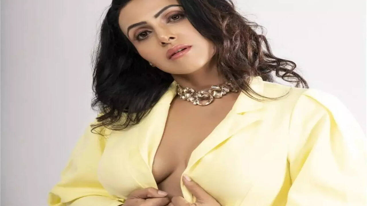 Nandini Rai excited for the release of Thalapathy Vijay's Varasudu | Telugu  Movie News - Times of India