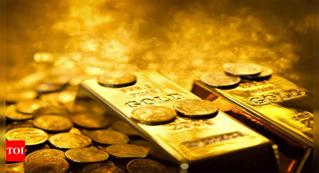 Gold little changed as traders await economic data – Times of India