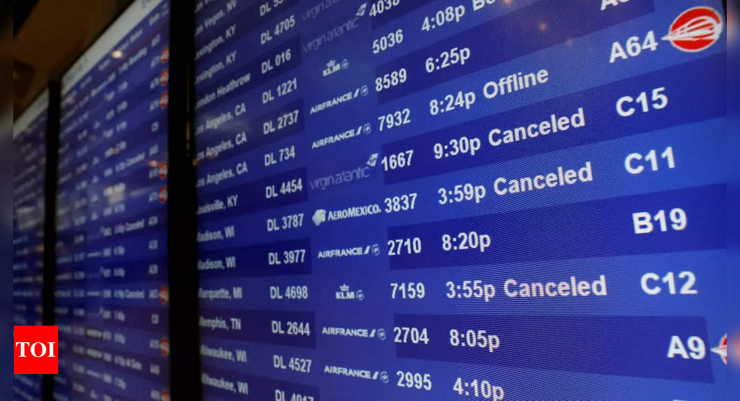 Airlines scrap 4,400 US flights as winter storm disrupts holiday travel – Times of India