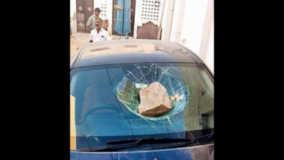 Miscreants break cars' windscreen in Madurai