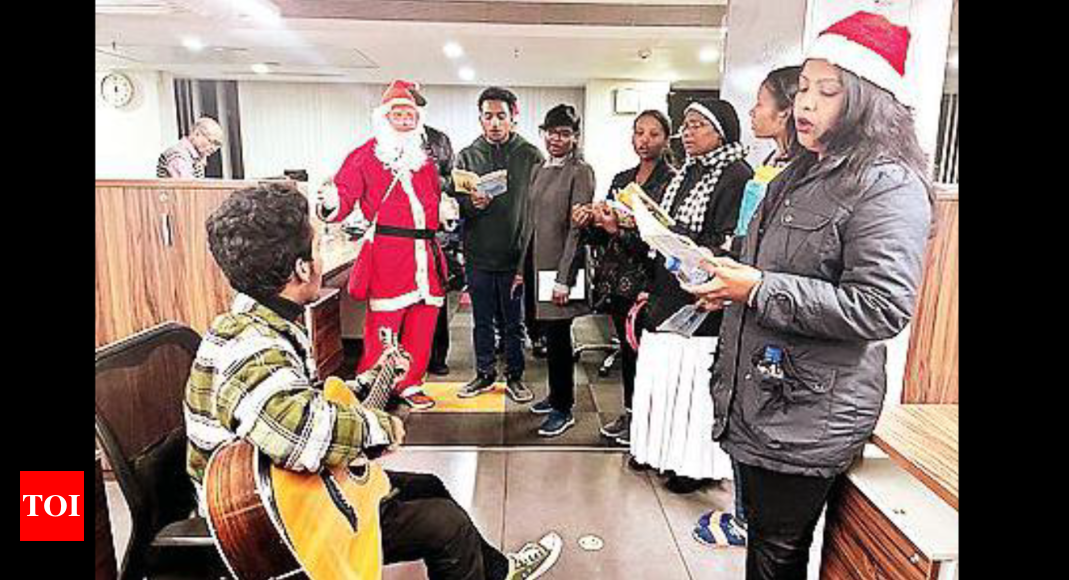 सेंट जोसेफ कैथेड्रल गाना बजानेवालों ने टीओआई कार्यालय को जीवंत कर दिया  लखनऊ समाचार – टाइम्स ऑफ इंडिया