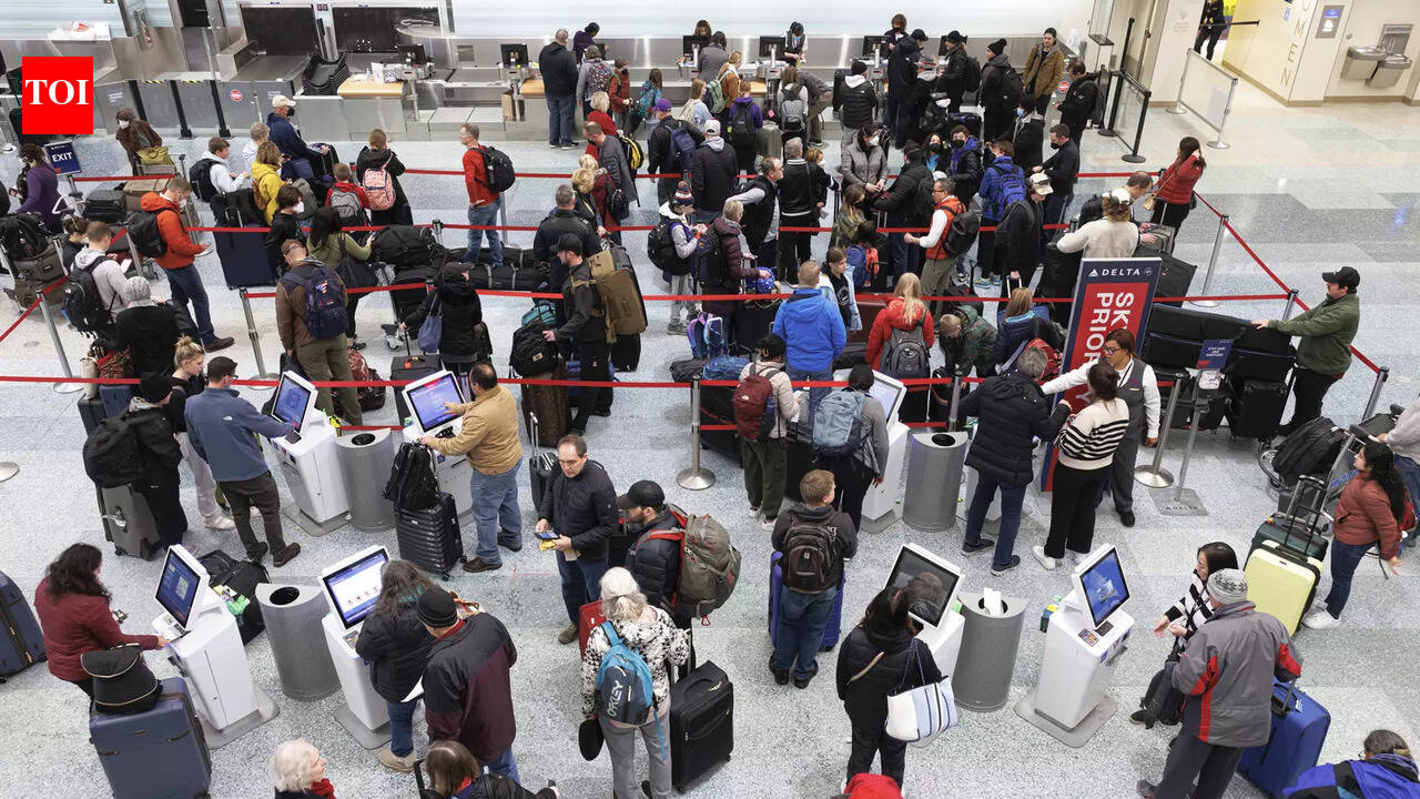 Holiday flights scrapped as massive winter storm sweeps US