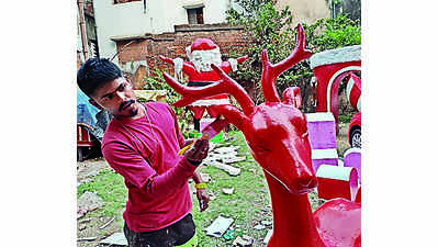 N Kol stretch turns Kumartuli with Santa, reindeer figures