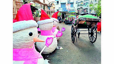 N Kol stretch turns Kumartuli with Santa, reindeer figures