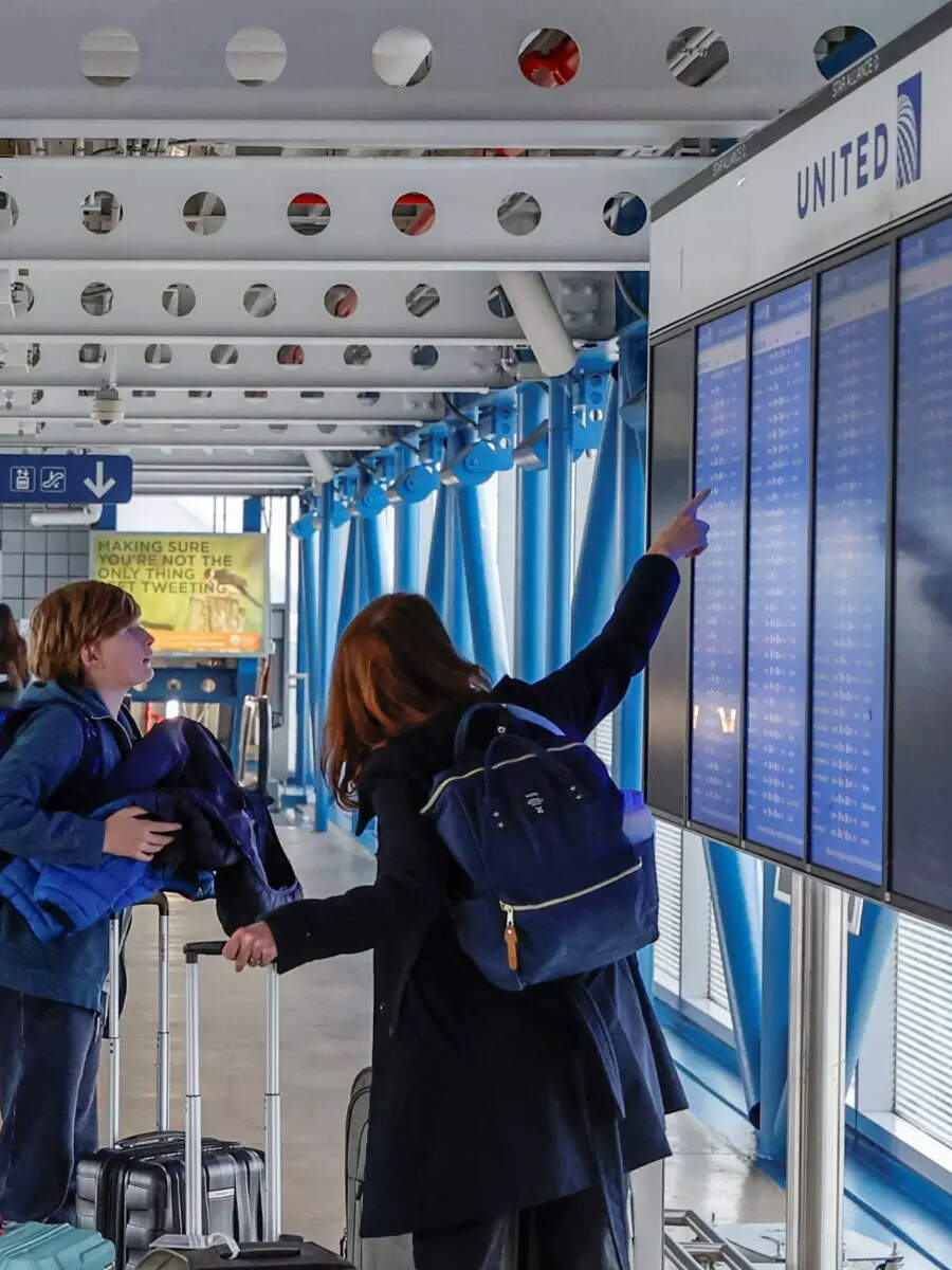 Holiday flights scrapped as massive winter storm sweeps US | Times of India