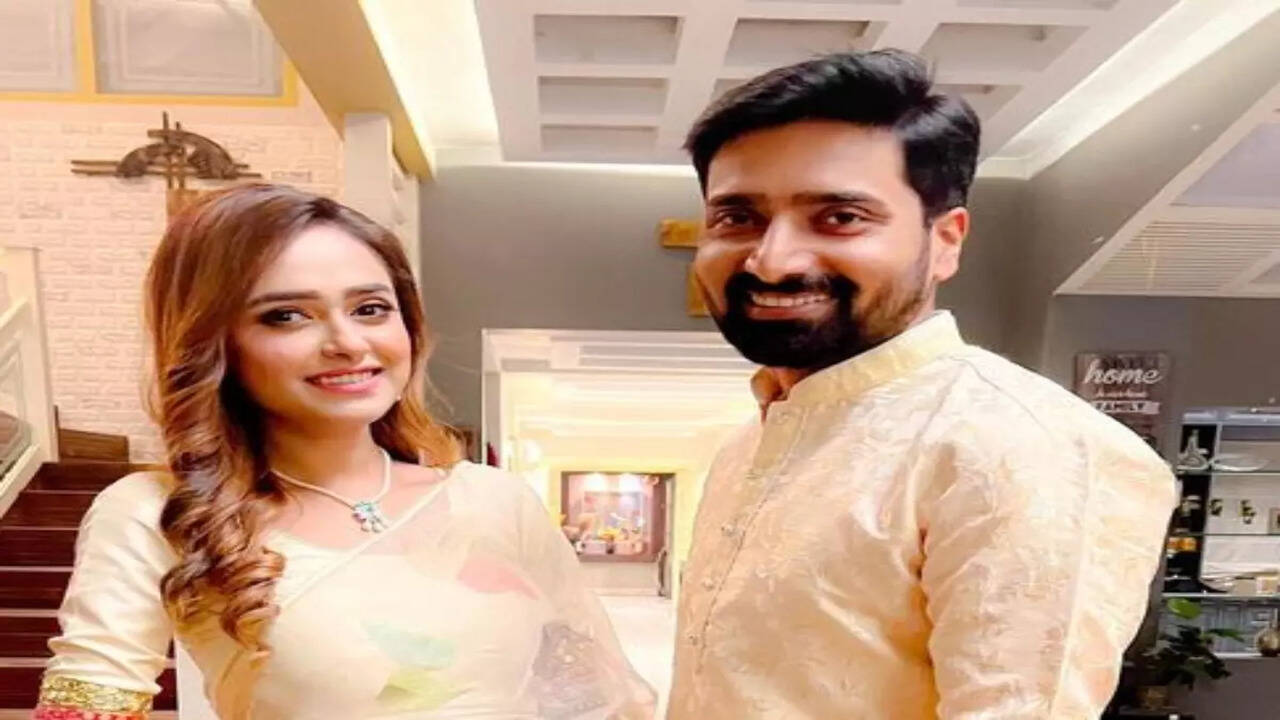 Biswajit Ghosh-Mishmee Das team up again for 'Khelna Bari' - Times of India