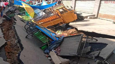 Road caves in at Hyderabad's Chaknawadi, parked vehicles crash inside
