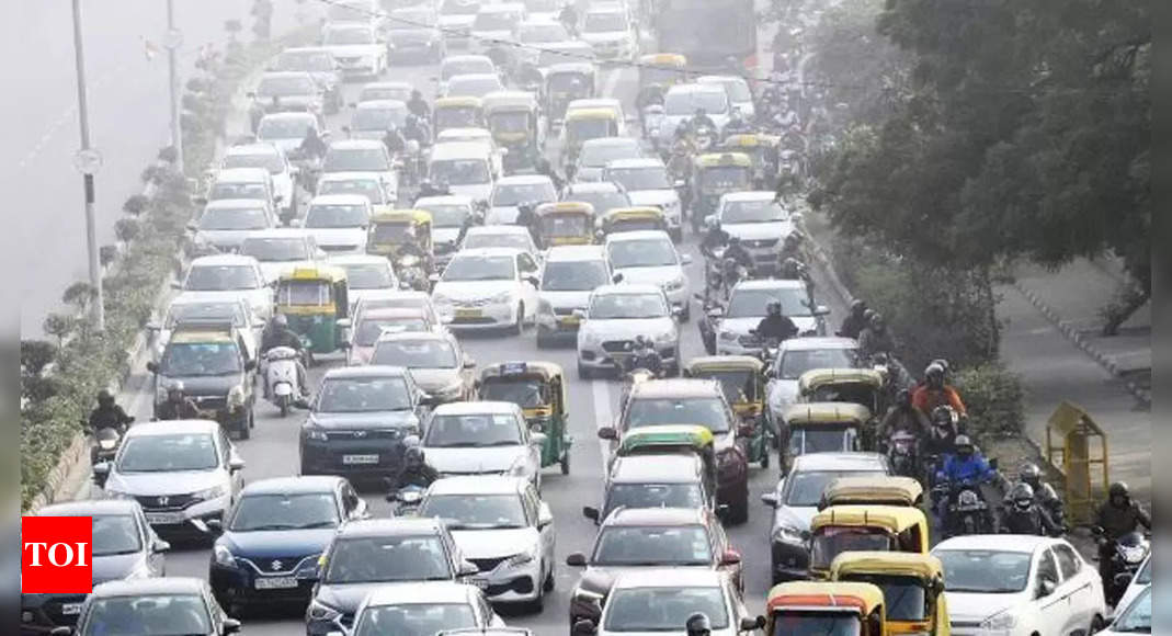 क्रिसमस से पहले दिल्ली के कई हिस्सों में ट्रैफिक जाम |  दिल्ली समाचार – टाइम्स ऑफ इंडिया