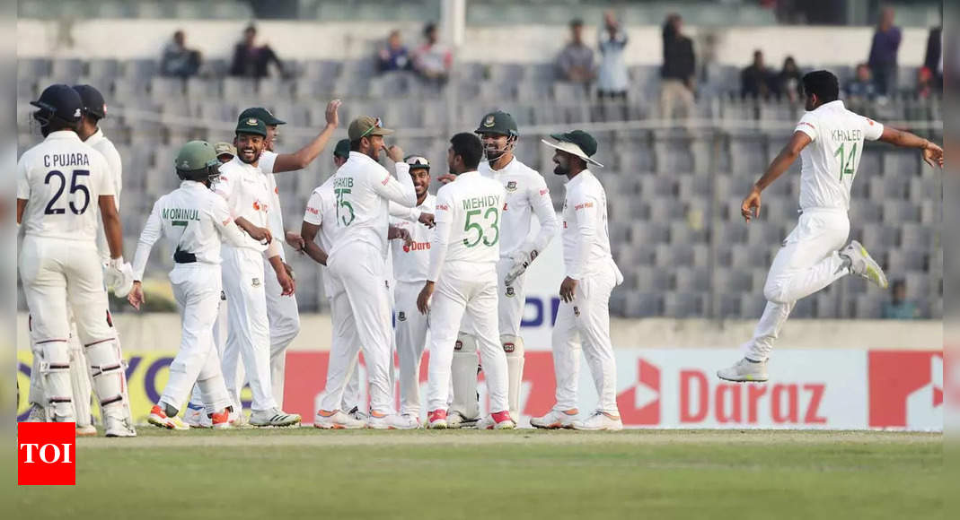 Ind vs Ban 2nd Test Live Updates: Bangladesh 71/4 at lunch on Day 3, trail India by 16 runs in Dhaka  – The Times of India
