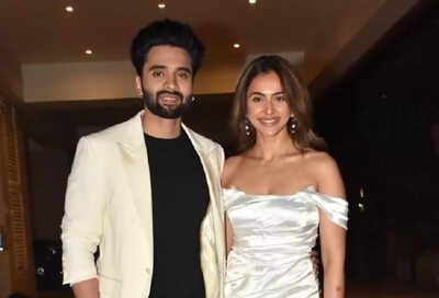 Rakul Preet looks stunning at boyfriend Jackky Bhagnani's birthday bash -  watch | Hindi Movie News - Times of India
