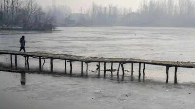 Cold conditions intensify across Kashmir Valley, many places record lowest temperature this season