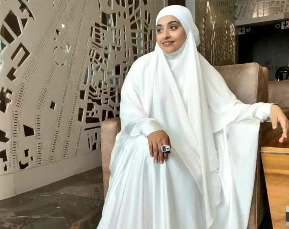 
Actress Mumtaz returns from her pilgrimage to Mecca

