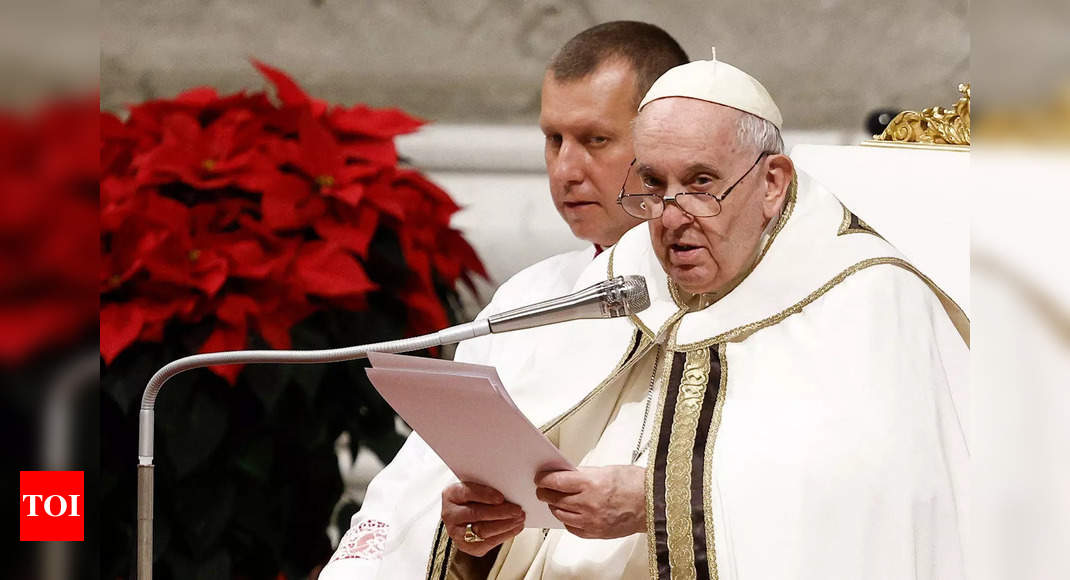 World is starving for peace, Pope Francis says in Christmas message – Times of India