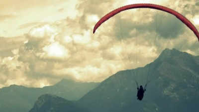 Korean paraglider tangled in Chinese manjha falls to death