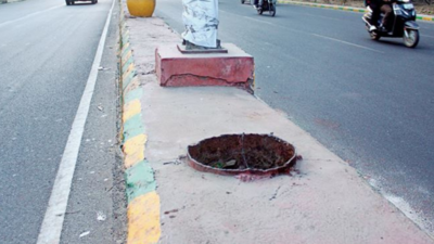 Ghaziabad: Advertisement poles gone, gaping risk opens up
