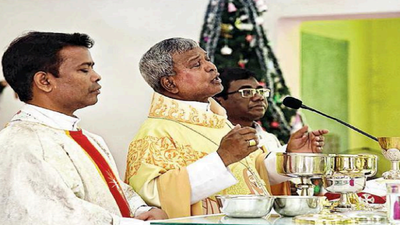 Revellers turn out in hundreds in Bhubaneswar to celebrate Christmas