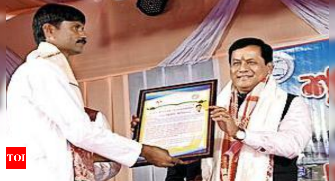असम के मुख्यमंत्री सर्बानंद सोनोवाल के अल्मा मेटर के स्वर्ण जयंती समारोह में शामिल हुए |  गुवाहाटी समाचार – टाइम्स ऑफ इंडिया