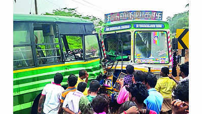 14 injured after truck hits bus near Namakkal